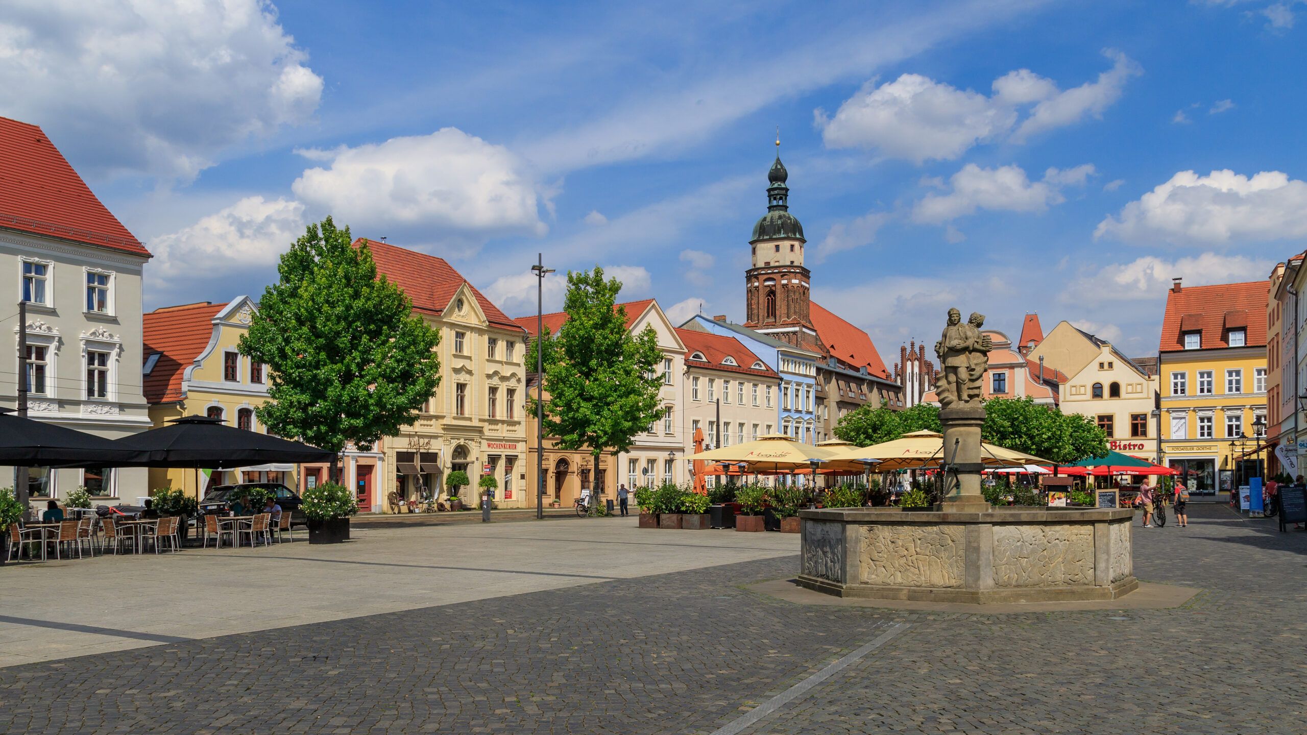 Altmarkt in Cottbus mit historischen Bürgerhäusern