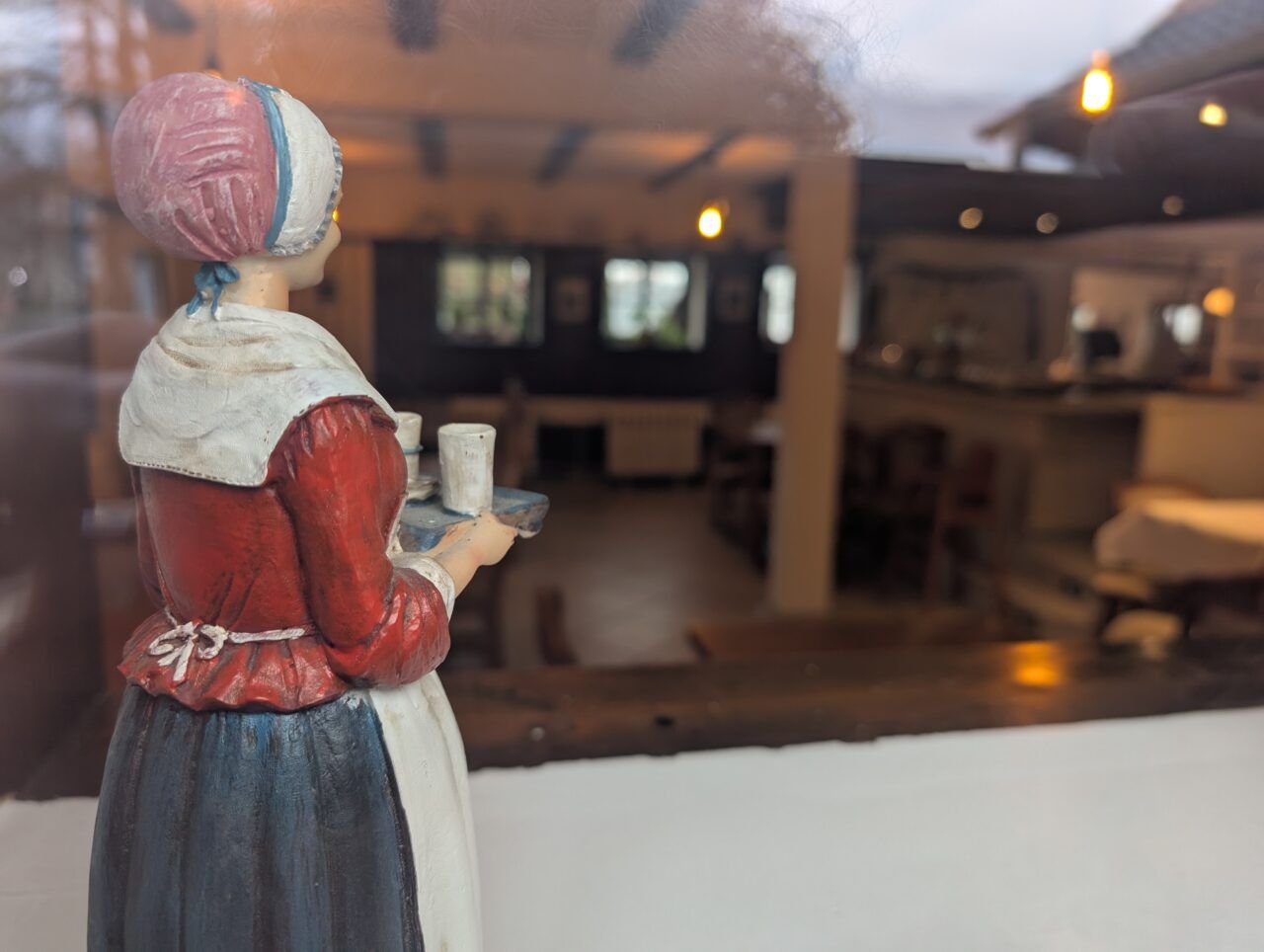 Historische Figur im Gastraum
