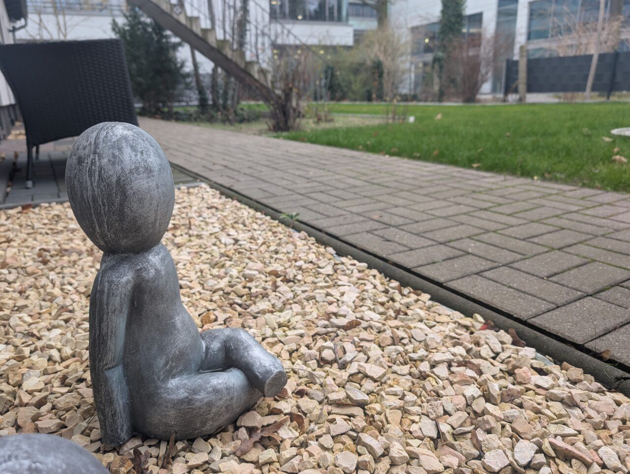 Steinfigur im Garten